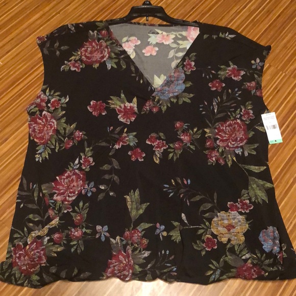 Simply Emma Tops - NWT Simply Emma printed wrap top